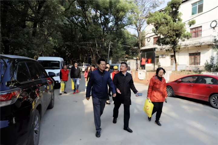 星空体育在线官网星空体育在线官网首页_星空体育（中国）_星空体育（中国）
董事长谢荣华深入舍里甲社区开展宣传文明创建活动