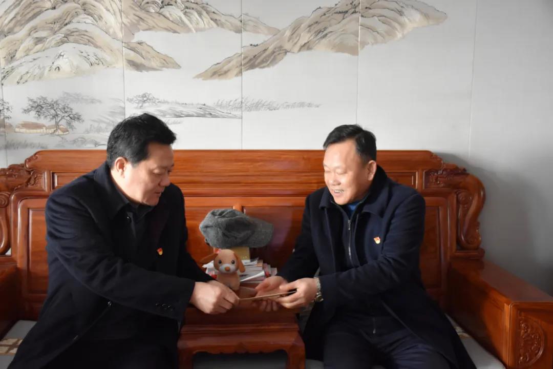 星空体育在线官网星空体育在线官网首页_星空体育（中国）_星空体育（中国）
党委书记、董事长谢荣华春节前走访慰问退休老党员